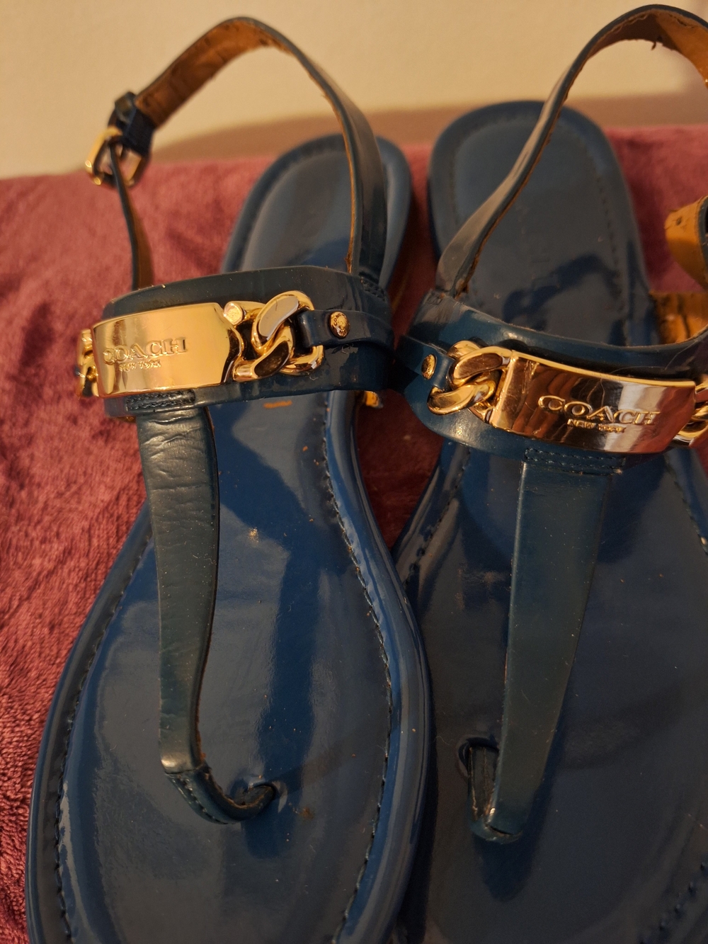 COACH Women's Blue Patent Thong Sandals with Gold Trim - Picture 10 of 10